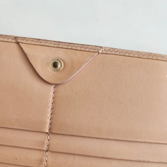 Fendi Long wallet. Gorgeous tan and cappuccino colors. - Picture 16 of 16